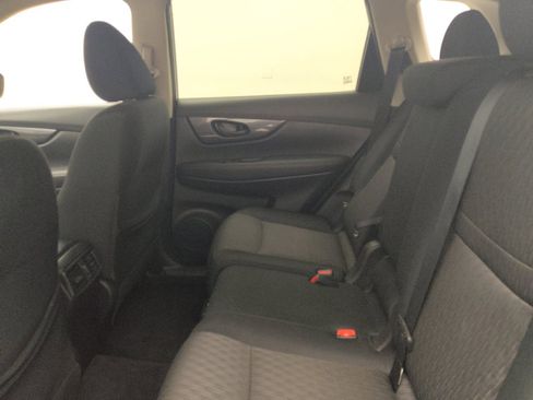 Used 2020 Nissan Rogue S FWD image 18