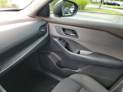 Certified 2023 Nissan Rogue S FWD image 34