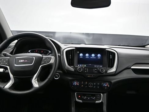 Used 2024 GMC Terrain SLT w/ Tech Package FWD image 19