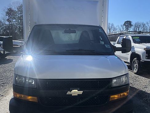 Used 2018 Chevrolet Express 3500 w/ Driver Convenience Package image 3