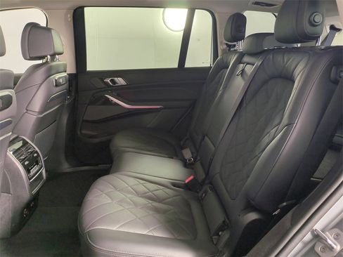 Used 2025 BMW X7 xDrive40i image 16