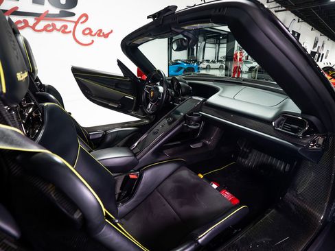 Used 2015 Porsche 918 Spyder image 20