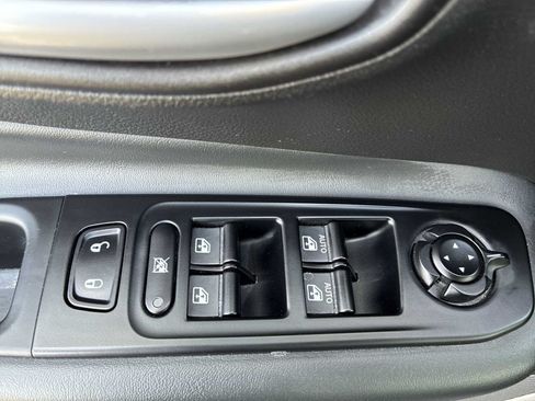 Certified 2023 Jeep Renegade Latitude AWD/4WD image 15