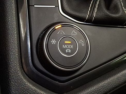 Used 2023 Volkswagen Tiguan SE R-Line image 23