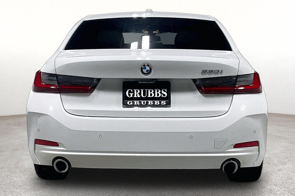 Used 2023 BMW 330i Sedan w/ Premium Package RWD image 5