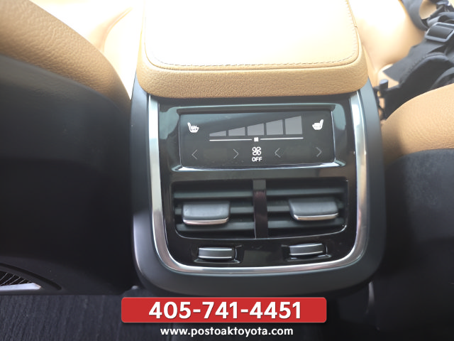 Used 2016 Volvo XC90 T6 Momentum w/ Momentum Plus Package AWD/4WD image 24