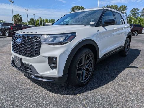 Used 2025 Ford Explorer ST-Line w/ ST-Line Street Pack AWD/4WD image 10
