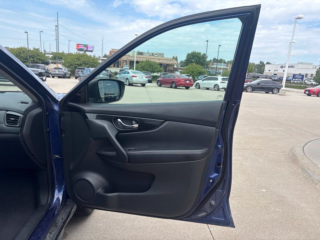 Used 2018 Nissan Rogue SL FWD image 24