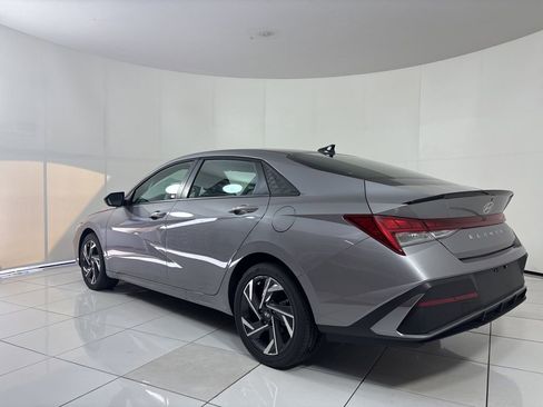 New 2025 Hyundai Elantra SEL FWD image 3