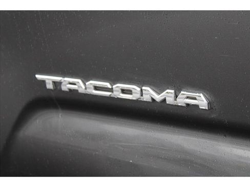 Used 2017 Toyota Tacoma TRD Off-Road w/ Premium & Technology Package image 35