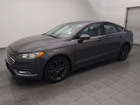 Used 2018 Ford Fusion SE w/ Equipment Group 201A image 2