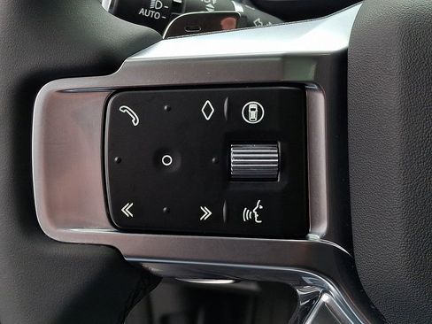 Certified 2025 Land Rover Discovery S AWD/4WD image 15