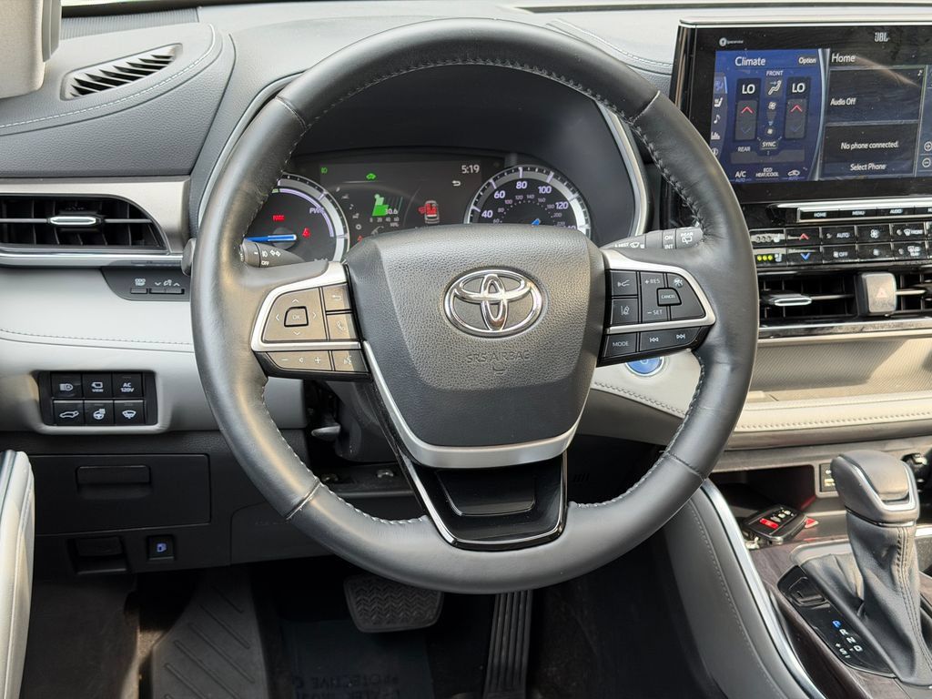 Used 2022 Toyota Highlander Limited AWD/4WD image 14
