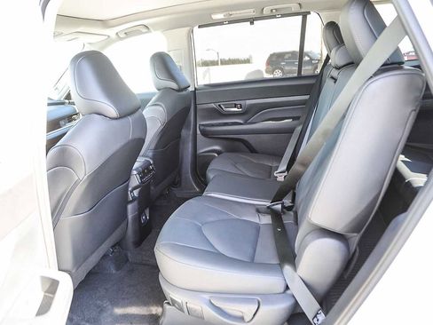 Used 2025 Toyota Grand Highlander Limited image 18