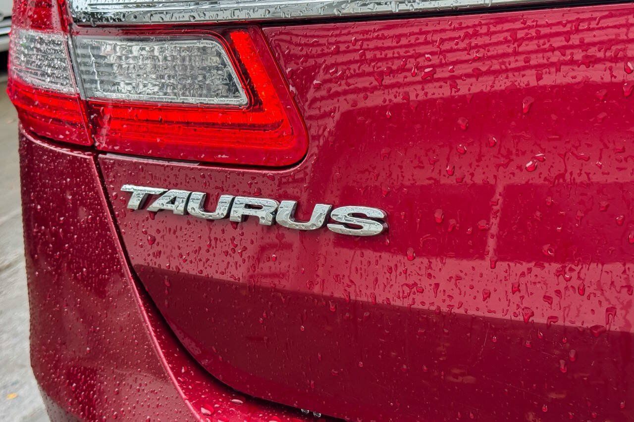 Used 2016 Ford Taurus SEL FWD image 13