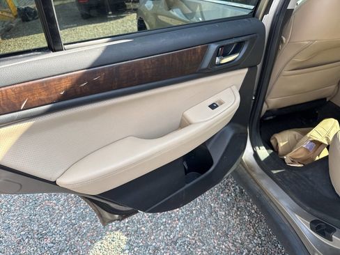 Used 2015 Subaru Outback 2.5i Limited image 12