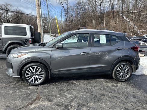 Used 2023 Nissan Kicks SV w/ Exterior Package image 4