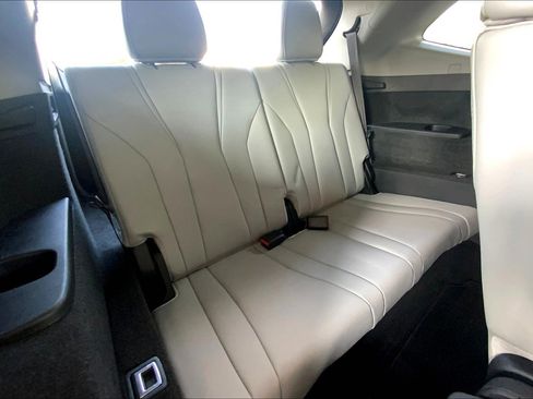 Used 2023 Acura MDX SH-AWD w/ Technology Package image 30