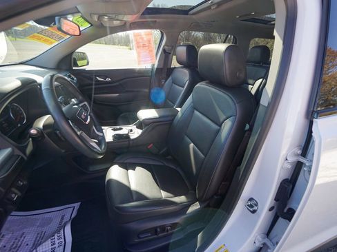 Used 2023 GMC Acadia SLT w/ Elevation Edition image 16