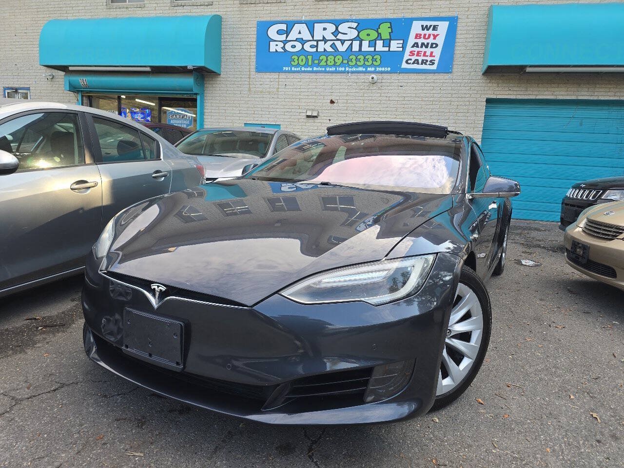 Used 2017 Tesla Model S 60 RWD image 2