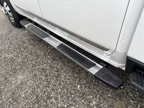 Used 2024 Chevrolet Silverado 3500 High Country w/ High Country Premium Package image 9