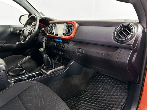 Used 2017 Toyota Tacoma TRD Off-Road image 30