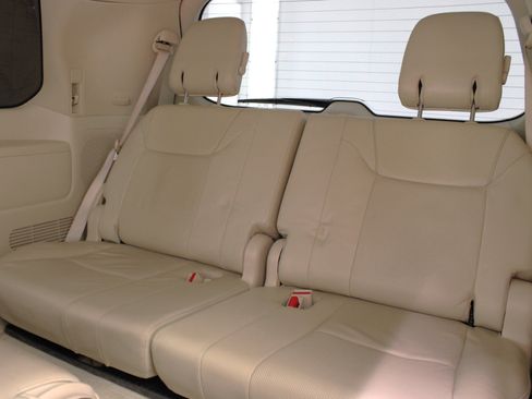 Used 2014 Lexus LX 570 4WD image 39