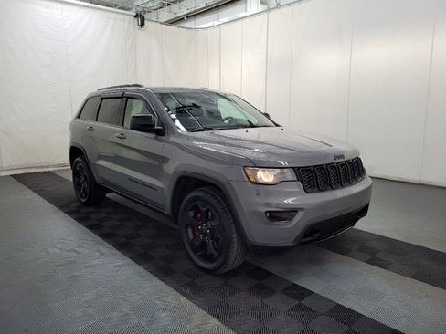 Used 2019 Jeep Grand Cherokee Laredo image 13