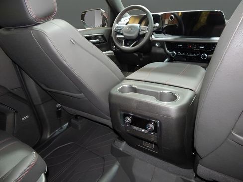 Used 2026 Chevrolet Suburban RST w/ Comfort Package AWD/4WD image 11