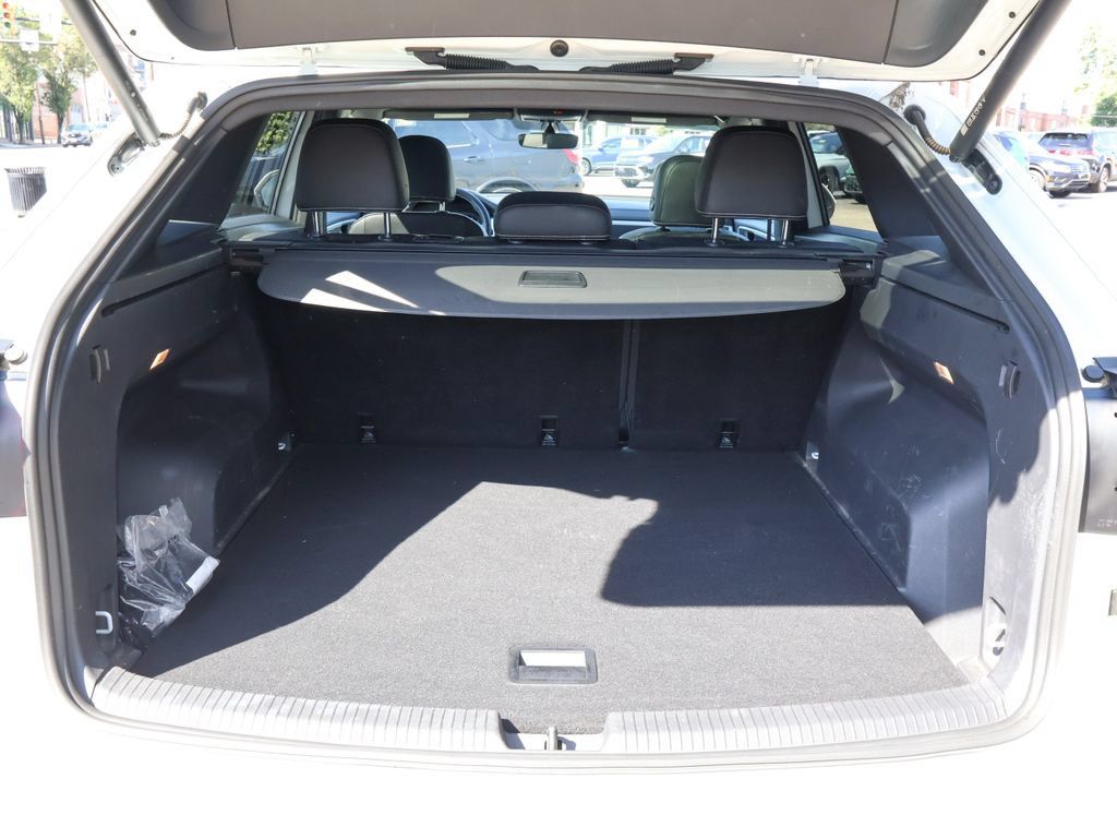 Used 2023 Volkswagen Atlas Cross Sport SE w/ Panoramic Sunroof Package FWD image 10