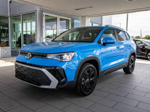 New 2026 Volkswagen Taos SE FWD image 12