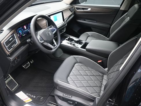 New 2025 Volkswagen Atlas SEL Premium R-Line image 17