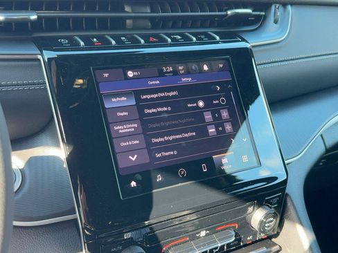 New 2025 Jeep Grand Cherokee L Laredo image 24