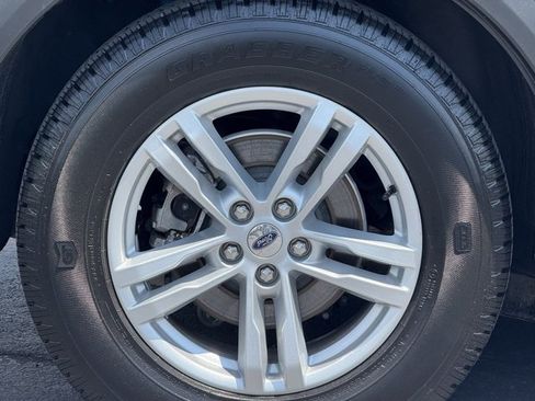 Used 2022 Ford Explorer XLT w/ Equipment Group 202A image 10