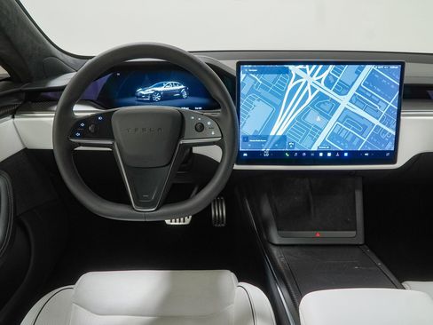 Used 2023 Tesla Model S Plaid image 24