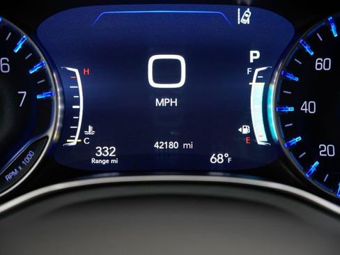 Used 2025 Chrysler Pacifica Limited FWD image 27