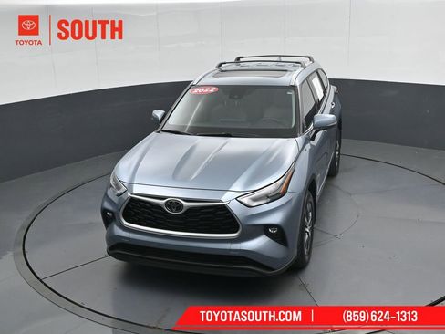 Used 2022 Toyota Highlander XLE AWD/4WD image 55