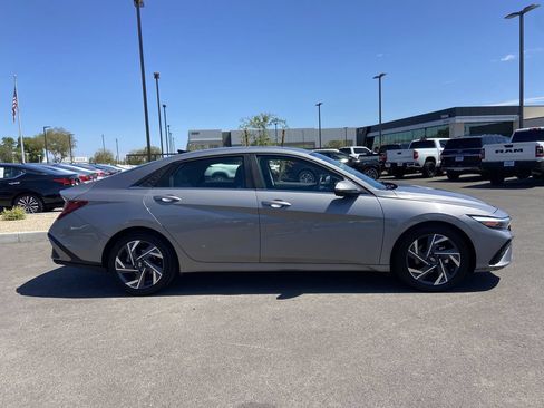 Used 2024 Hyundai Elantra Limited FWD image 2