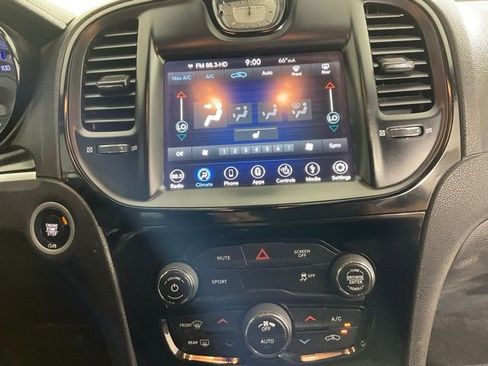 Used 2019 Chrysler 300 S image 21