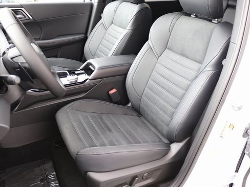 New 2025 Mitsubishi Outlander SE image 5