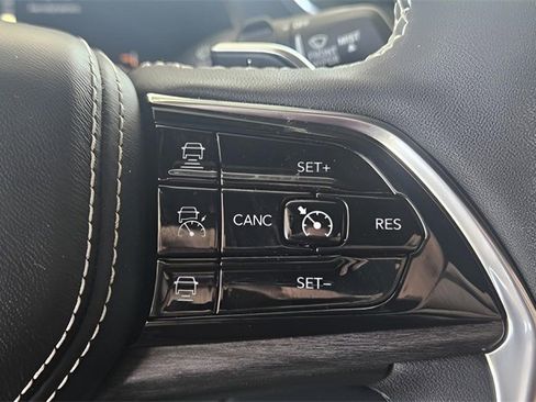 Used 2024 Jeep Grand Cherokee L Overland w/ Luxury Tech Group IV image 35