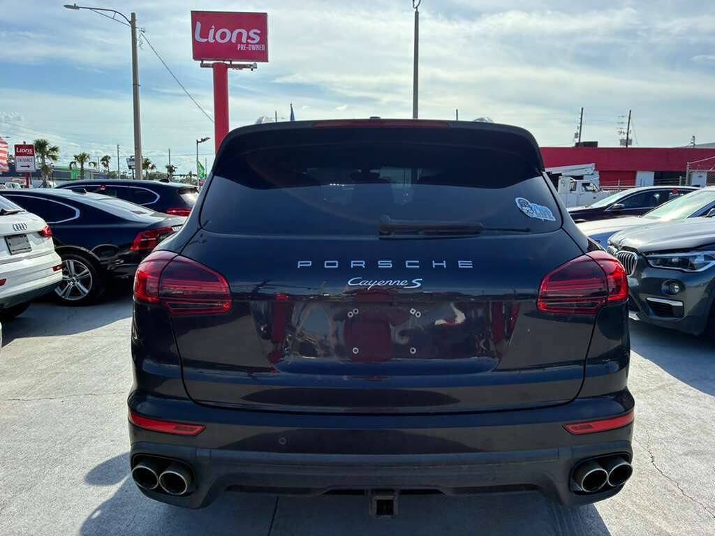 Used 2018 Porsche Cayenne S AWD/4WD image 6
