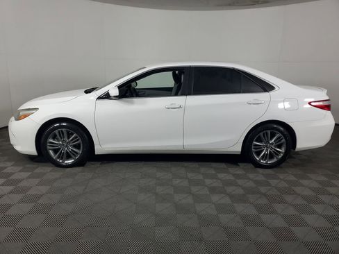 Used 2017 Toyota Camry SE image 7