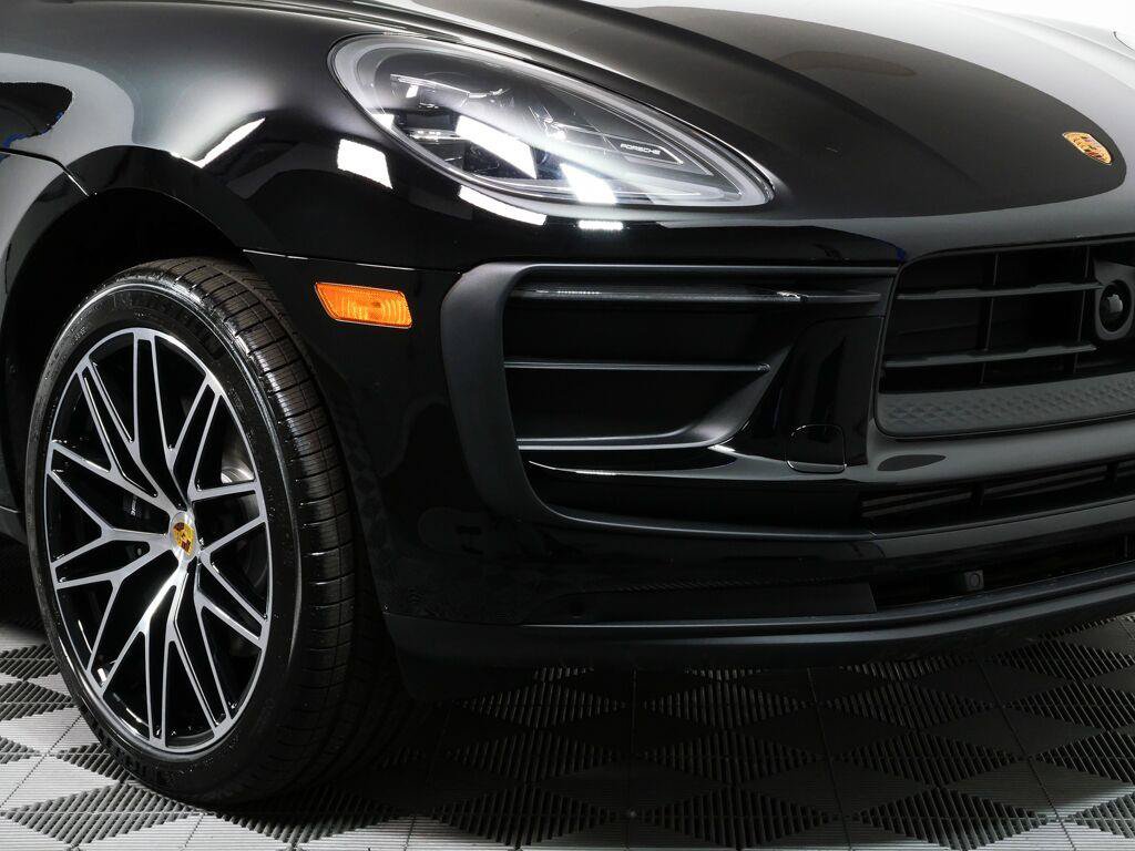 Certified 2026 Porsche Macan AWD/4WD image 36