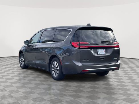 Used 2022 Chrysler Pacifica Touring-L image 5