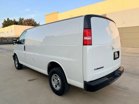 Used 2019 Chevrolet Express 3500 w/ Driver Convenience Package image 7
