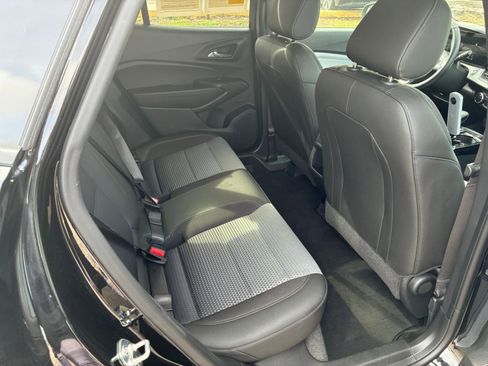 Used 2025 Chevrolet Trax LT w/ LT Convenience Package image 37