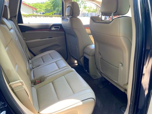Used 2012 Jeep Grand Cherokee Overland AWD/4WD image 23