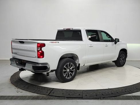 Used 2022 Chevrolet Silverado 1500 LT AWD/4WD image 7