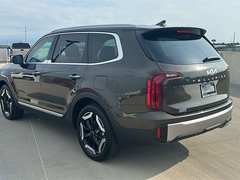 Used 2025 Kia Telluride S FWD image 11